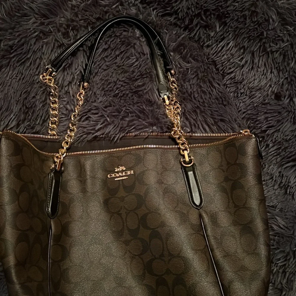 Coach - Picture 2 of 6